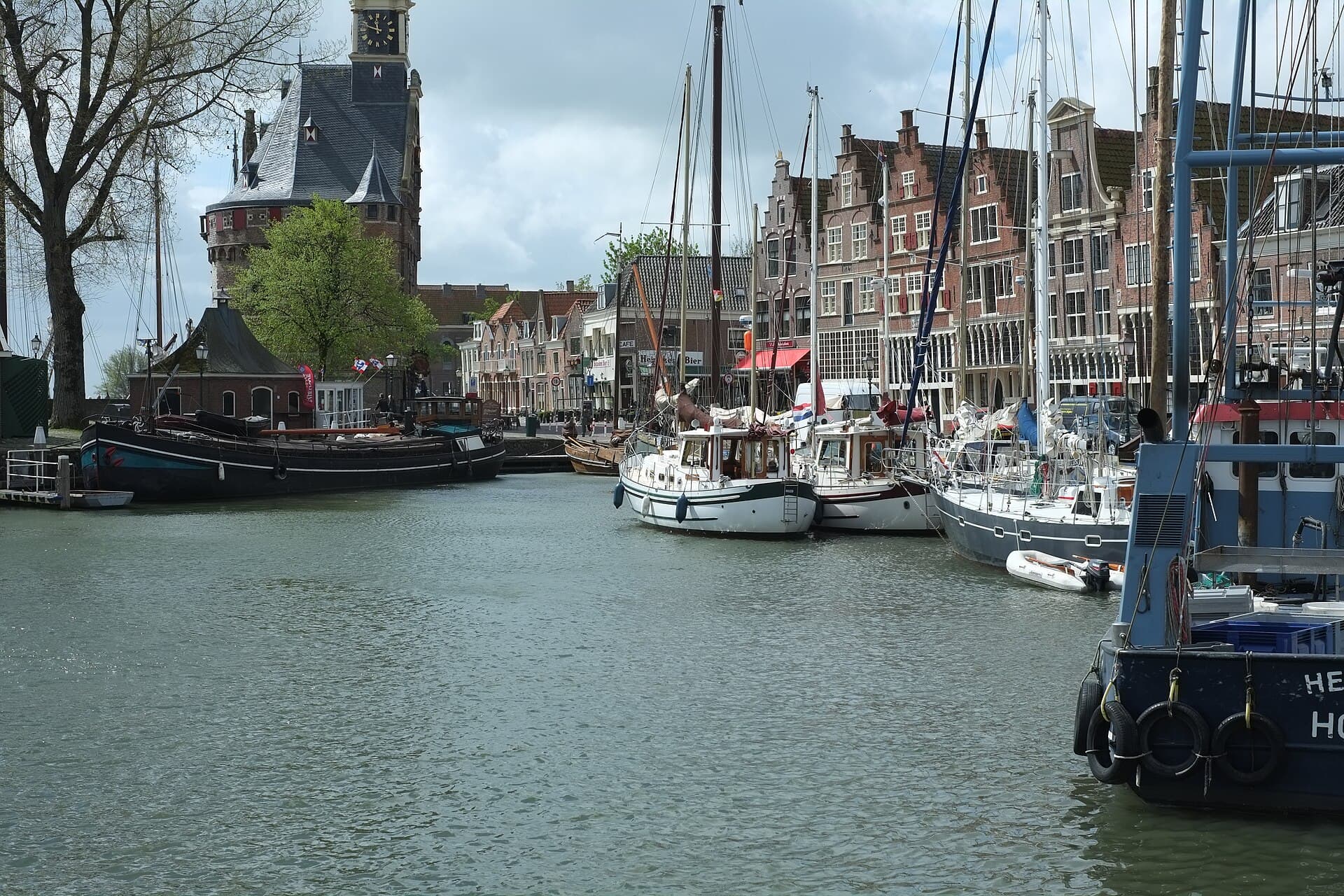 Haven van Hoorn met de Hoofdtoren